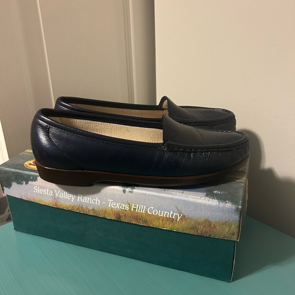 SAS Simplify Pearl Blue(Navy) Slip On Loafer Like New with Box Women’s Sz 7.5 Wd - Picture 2 of 8